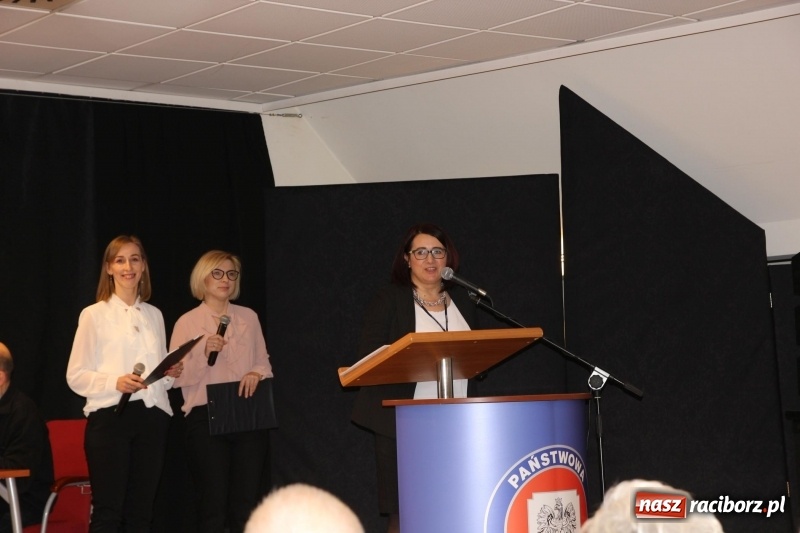 Zdjęcie w galerii na portalu naszraciborz.pl: 100-lecie służb sanitarnych w Polsce. Konferencja na zamku wiadomości z regionu