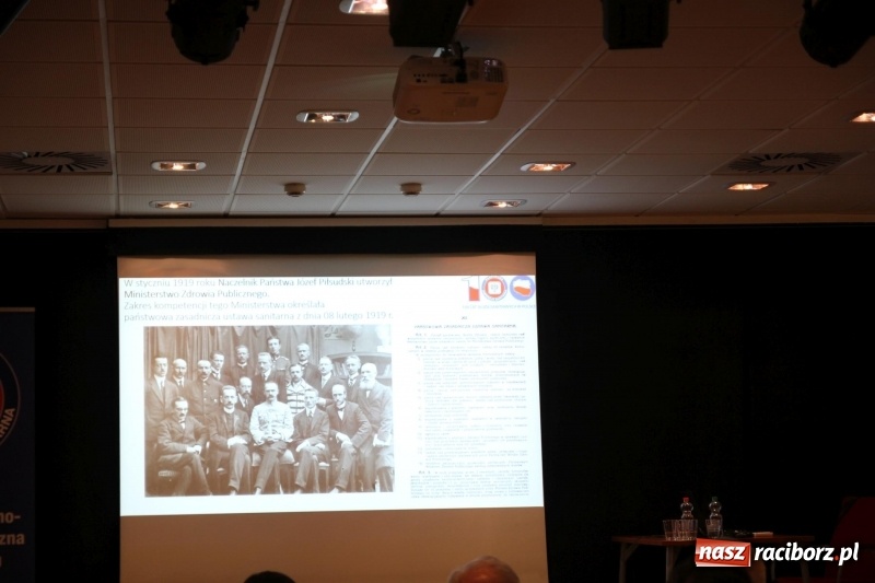 Zdjęcie w galerii na portalu naszraciborz.pl: 100-lecie służb sanitarnych w Polsce. Konferencja na zamku wiadomości z regionu