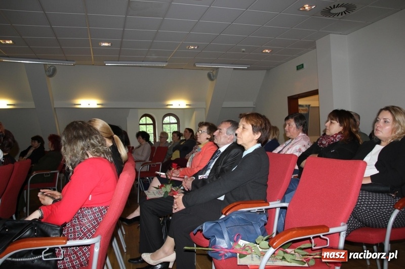 Zdjęcie w galerii na portalu naszraciborz.pl: 100-lecie służb sanitarnych w Polsce. Konferencja na zamku wiadomości z regionu