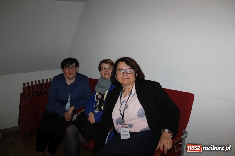 Zdjęcie w galerii na portalu naszraciborz.pl: 100-lecie służb sanitarnych w Polsce. Konferencja na zamku wiadomości z regionu