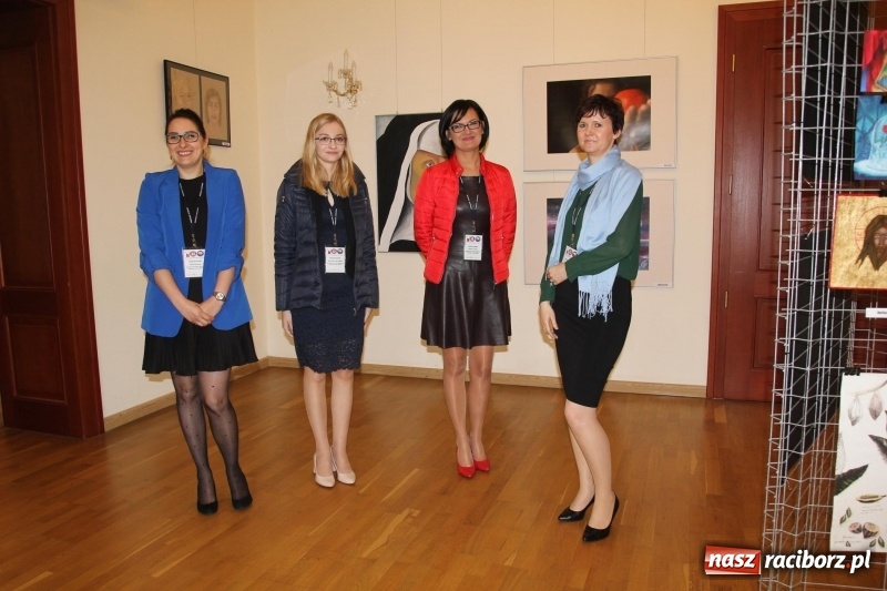 Zdjęcie w galerii na portalu naszraciborz.pl: 100-lecie służb sanitarnych w Polsce. Konferencja na zamku wiadomości z regionu