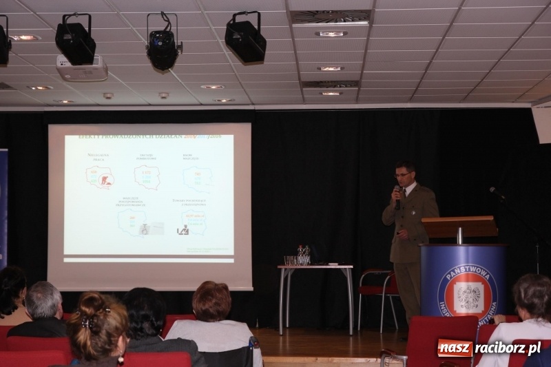 Zdjęcie w galerii na portalu naszraciborz.pl: 100-lecie służb sanitarnych w Polsce. Konferencja na zamku wiadomości z regionu