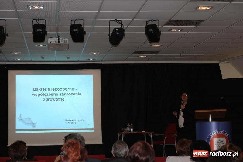 Zdjęcie w galerii na portalu naszraciborz.pl: 100-lecie służb sanitarnych w Polsce. Konferencja na zamku wiadomości z regionu