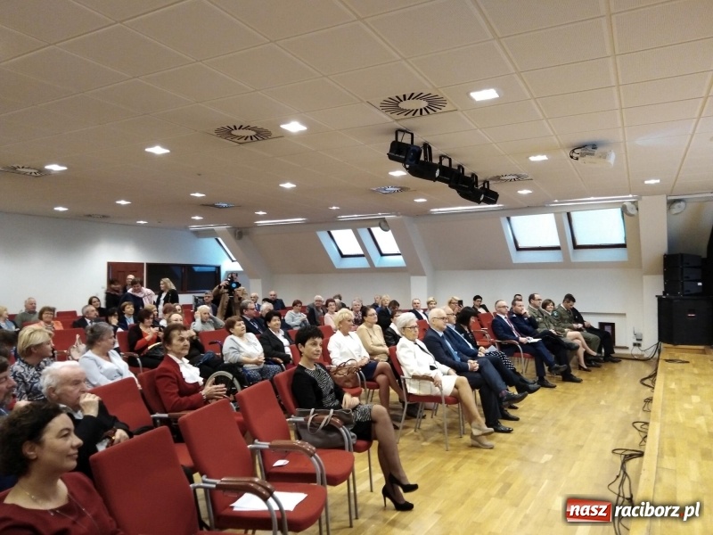 Zdjęcie w galerii na portalu naszraciborz.pl: 100-lecie służb sanitarnych w Polsce. Konferencja na zamku wiadomości z regionu