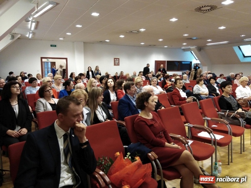 Zdjęcie w galerii na portalu naszraciborz.pl: 100-lecie służb sanitarnych w Polsce. Konferencja na zamku wiadomości z regionu