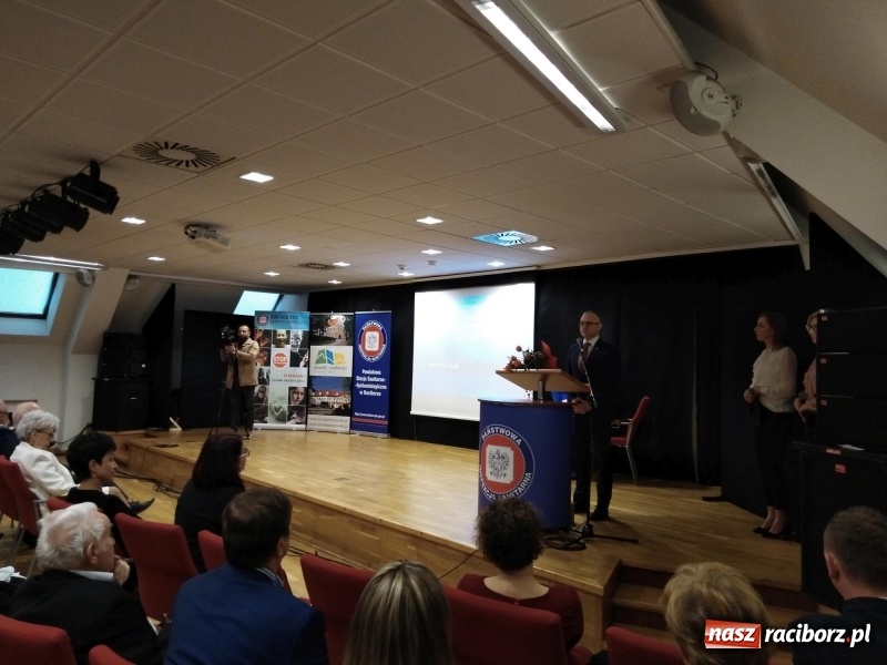 Zdjęcie w galerii na portalu naszraciborz.pl: 100-lecie służb sanitarnych w Polsce. Konferencja na zamku wiadomości z regionu