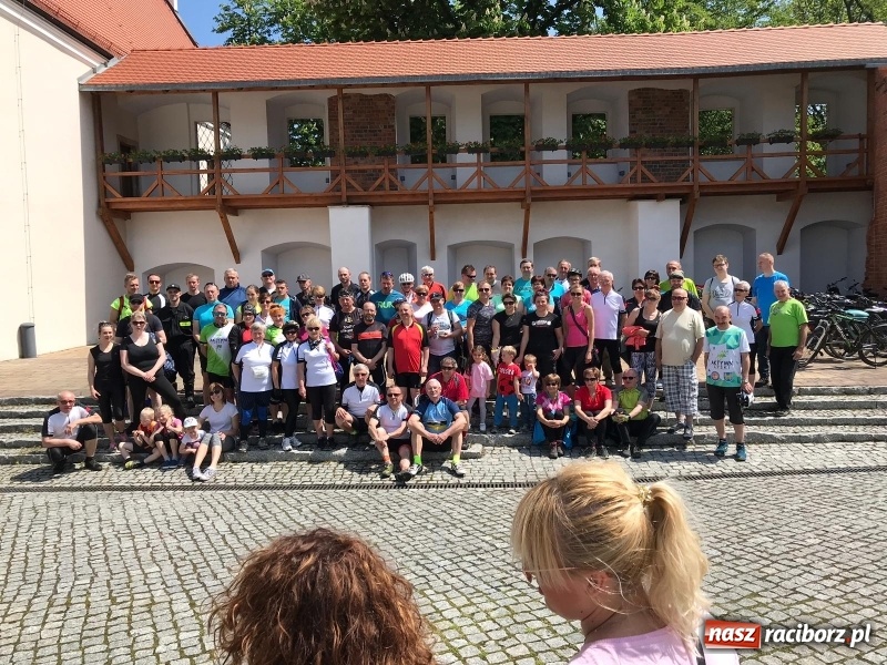 Zdjęcie w galerii na portalu naszraciborz.pl: Food Trucki po raz kolejny zagościły na Zamku Piastowskim wiadomości z regionu