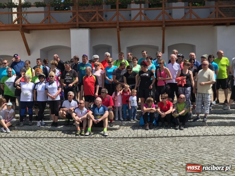 Zdjęcie w galerii na portalu naszraciborz.pl: Food Trucki po raz kolejny zagościły na Zamku Piastowskim wiadomości z regionu