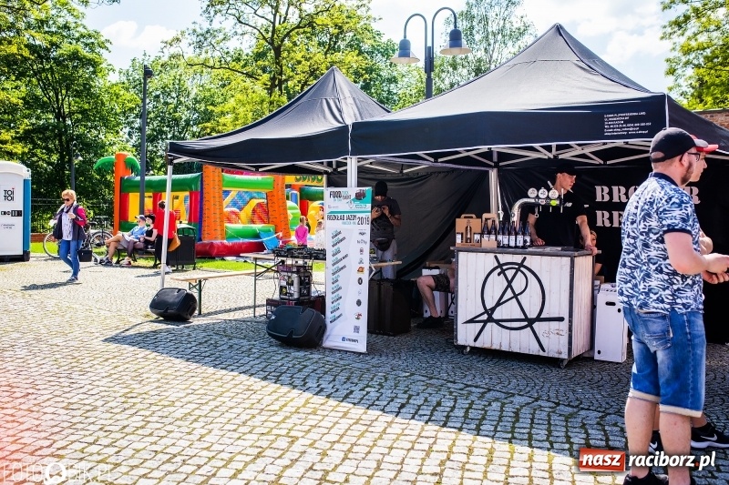 Zdjęcie w galerii na portalu naszraciborz.pl: Food Trucki po raz kolejny zagościły na Zamku Piastowskim wiadomości z regionu