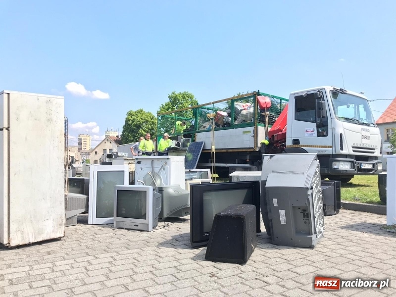 Zdjęcie w galerii na portalu naszraciborz.pl: Kwiaty za elektrograty. Zbiórka zużytego sprzętu wiadomości z regionu