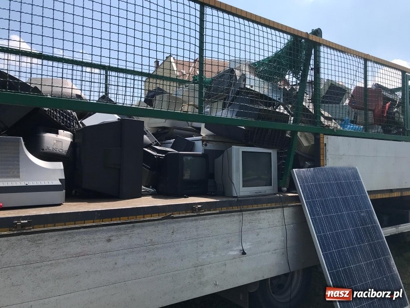 Zdjęcie w galerii na portalu naszraciborz.pl: Kwiaty za elektrograty. Zbiórka zużytego sprzętu wiadomości z regionu