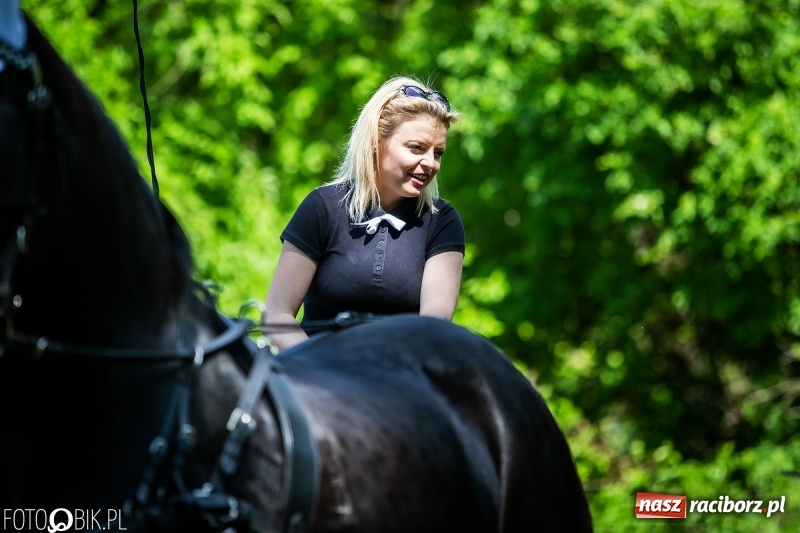 Zdjęcie w galerii na portalu naszraciborz.pl: Pierwsza konna procesja ze świętym Urbanem w Łubowicach wiadomości z regionu