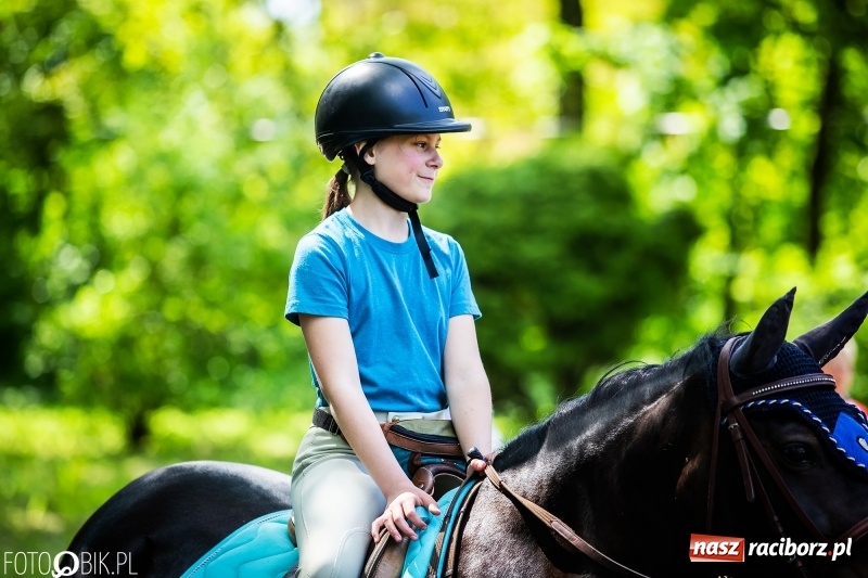 Zdjęcie w galerii na portalu naszraciborz.pl: Pierwsza konna procesja ze świętym Urbanem w Łubowicach wiadomości z regionu
