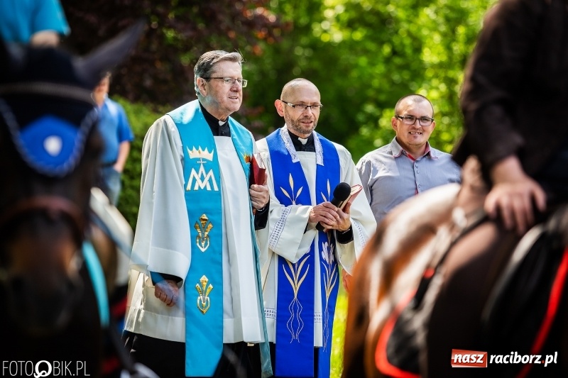 Zdjęcie w galerii na portalu naszraciborz.pl: Pierwsza konna procesja ze świętym Urbanem w Łubowicach wiadomości z regionu