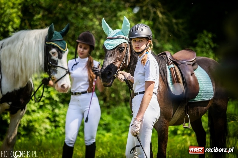 Zdjęcie w galerii na portalu naszraciborz.pl: Pierwsza konna procesja ze świętym Urbanem w Łubowicach wiadomości z regionu