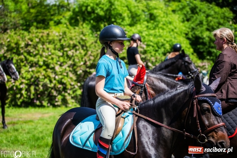 Zdjęcie w galerii na portalu naszraciborz.pl: Pierwsza konna procesja ze świętym Urbanem w Łubowicach wiadomości z regionu