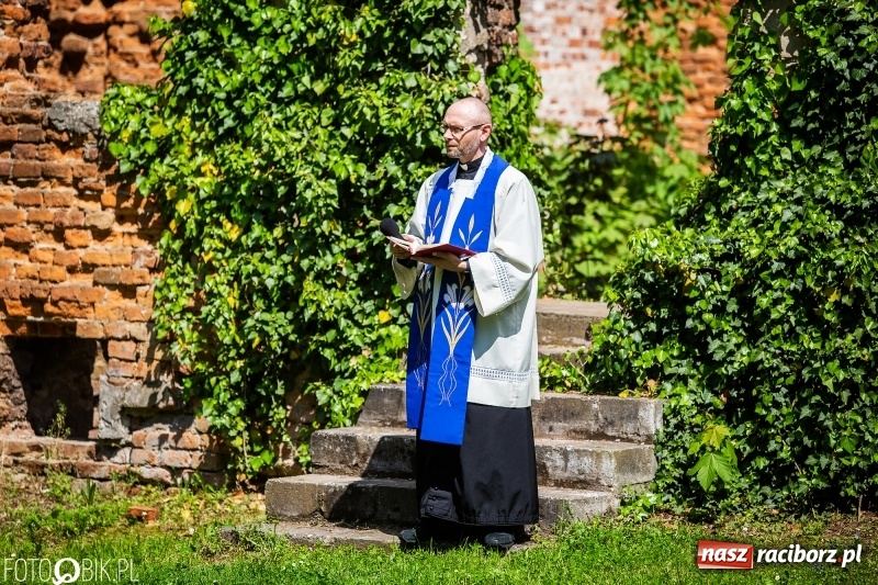 Zdjęcie w galerii na portalu naszraciborz.pl: Pierwsza konna procesja ze świętym Urbanem w Łubowicach wiadomości z regionu