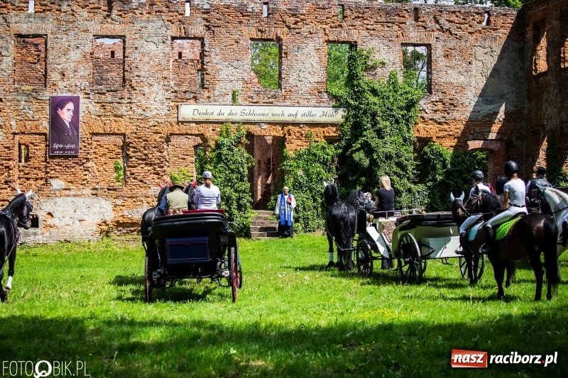 Zdjęcie w galerii na portalu naszraciborz.pl: Pierwsza konna procesja ze świętym Urbanem w Łubowicach wiadomości z regionu