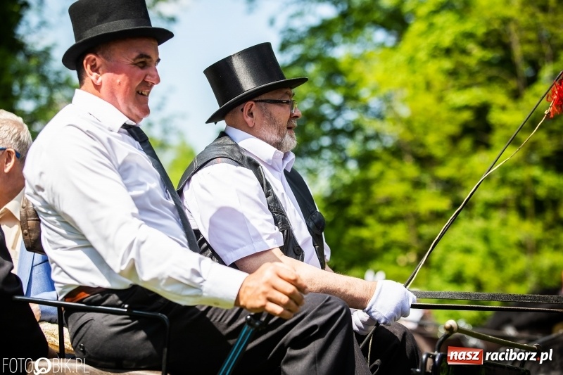 Zdjęcie w galerii na portalu naszraciborz.pl: Pierwsza konna procesja ze świętym Urbanem w Łubowicach wiadomości z regionu