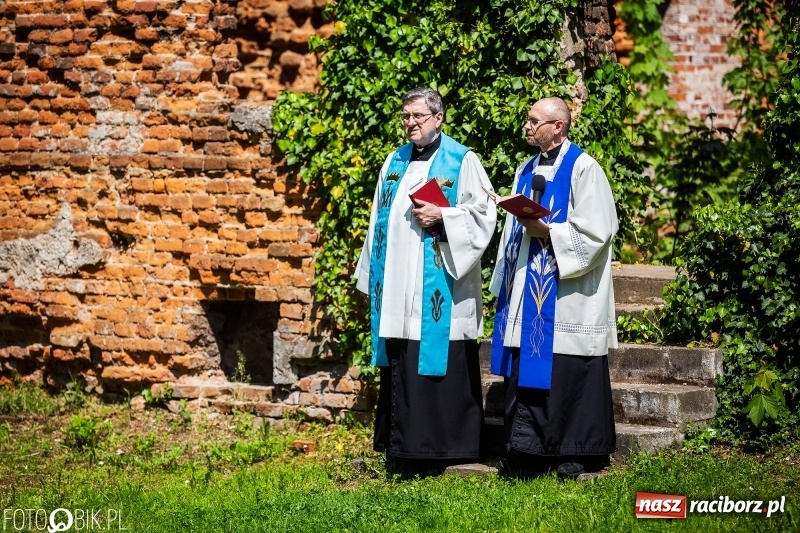 Zdjęcie w galerii na portalu naszraciborz.pl: Pierwsza konna procesja ze świętym Urbanem w Łubowicach wiadomości z regionu