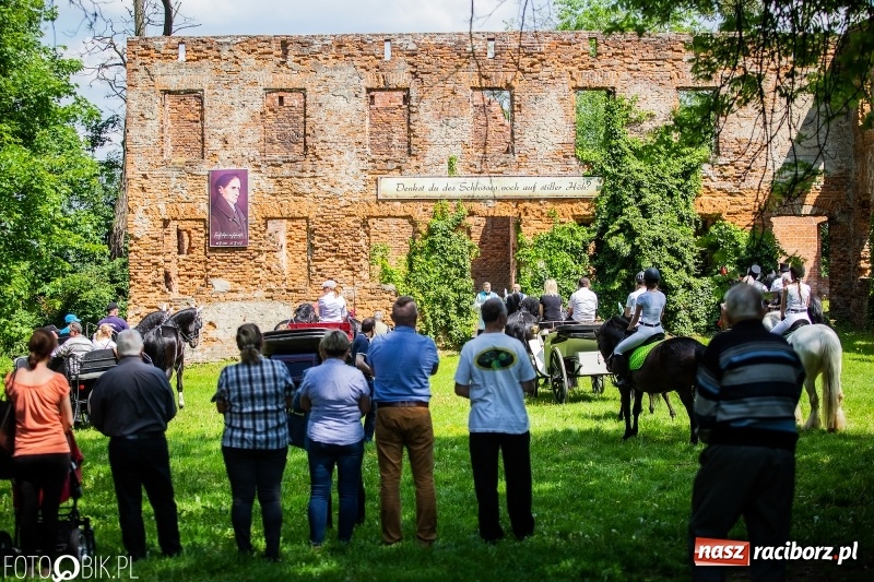 Zdjęcie w galerii na portalu naszraciborz.pl: Pierwsza konna procesja ze świętym Urbanem w Łubowicach wiadomości z regionu