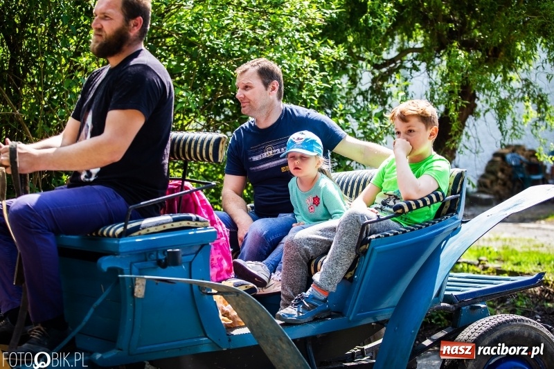 Zdjęcie w galerii na portalu naszraciborz.pl: Pierwsza konna procesja ze świętym Urbanem w Łubowicach wiadomości z regionu