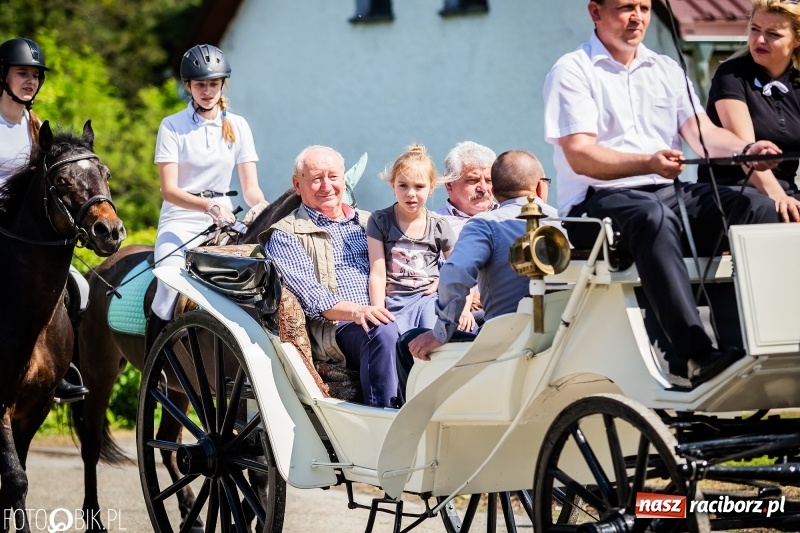 Zdjęcie w galerii na portalu naszraciborz.pl: Pierwsza konna procesja ze świętym Urbanem w Łubowicach wiadomości z regionu