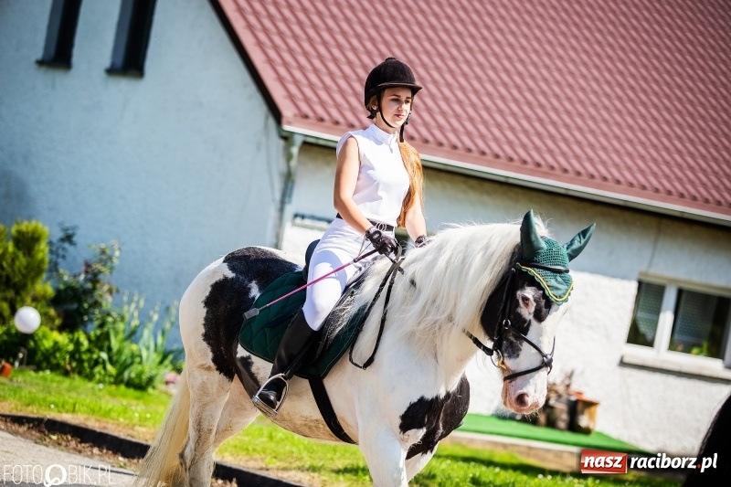 Zdjęcie w galerii na portalu naszraciborz.pl: Pierwsza konna procesja ze świętym Urbanem w Łubowicach wiadomości z regionu
