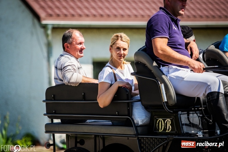 Zdjęcie w galerii na portalu naszraciborz.pl: Pierwsza konna procesja ze świętym Urbanem w Łubowicach wiadomości z regionu