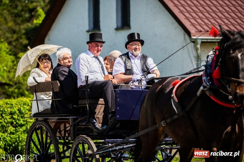 Zdjęcie w galerii na portalu naszraciborz.pl: Pierwsza konna procesja ze świętym Urbanem w Łubowicach wiadomości z regionu