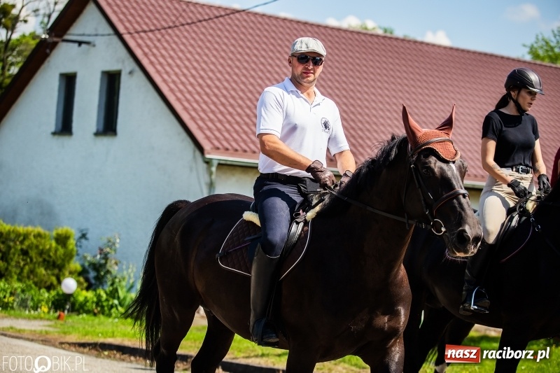 Zdjęcie w galerii na portalu naszraciborz.pl: Pierwsza konna procesja ze świętym Urbanem w Łubowicach wiadomości z regionu