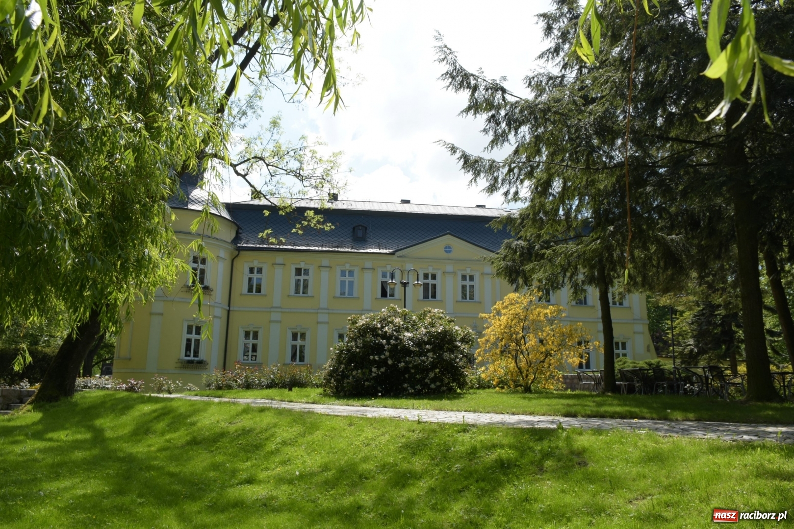 Zdjęcie w galerii na portalu naszraciborz.pl: Majówka pod zamkiem w Chałupkach [FOTO] wiadomości z regionu