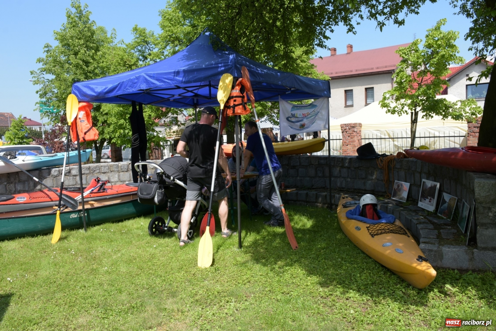 Zdjęcie w galerii na portalu naszraciborz.pl: Majówka pod zamkiem w Chałupkach [FOTO] wiadomości z regionu