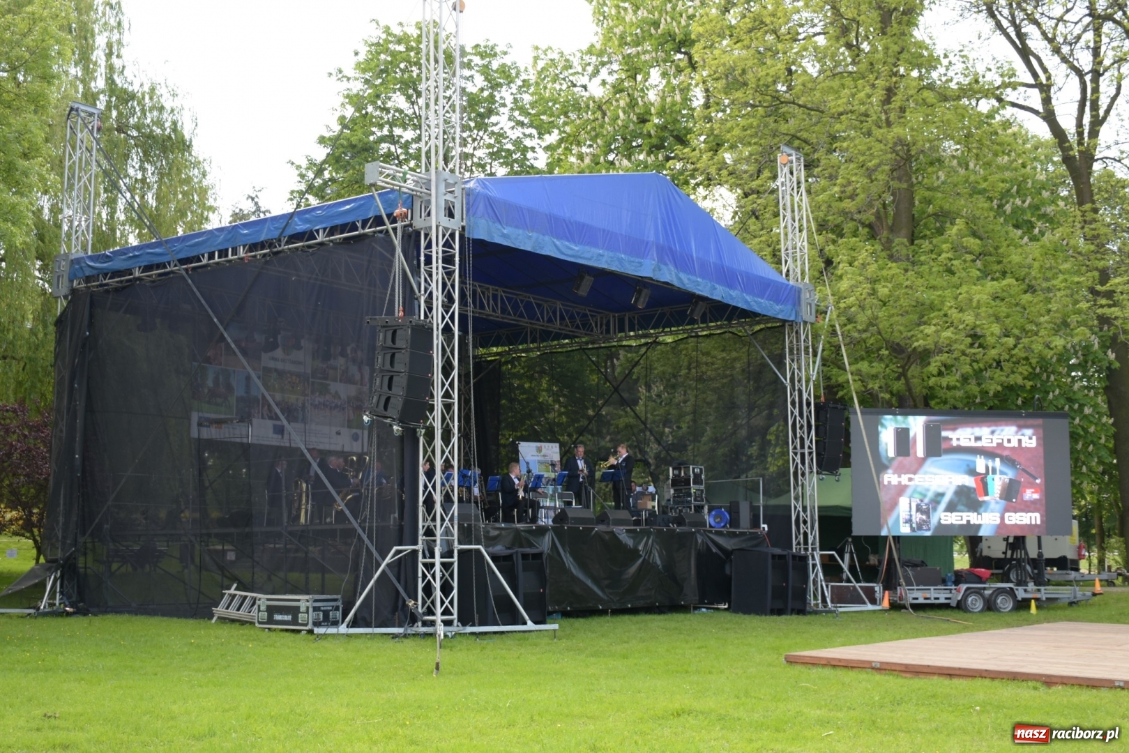 Zdjęcie w galerii na portalu naszraciborz.pl: Majówka pod zamkiem w Chałupkach [FOTO] wiadomości z regionu