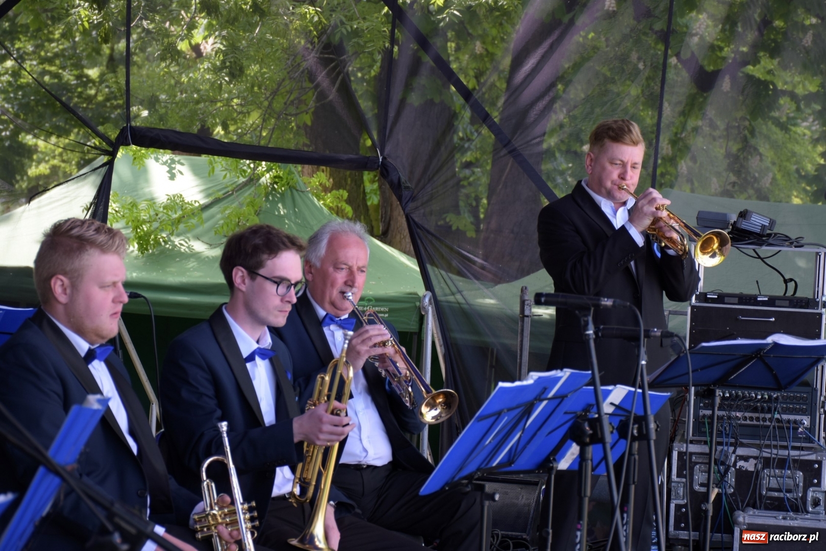 Zdjęcie w galerii na portalu naszraciborz.pl: Majówka pod zamkiem w Chałupkach [FOTO] wiadomości z regionu