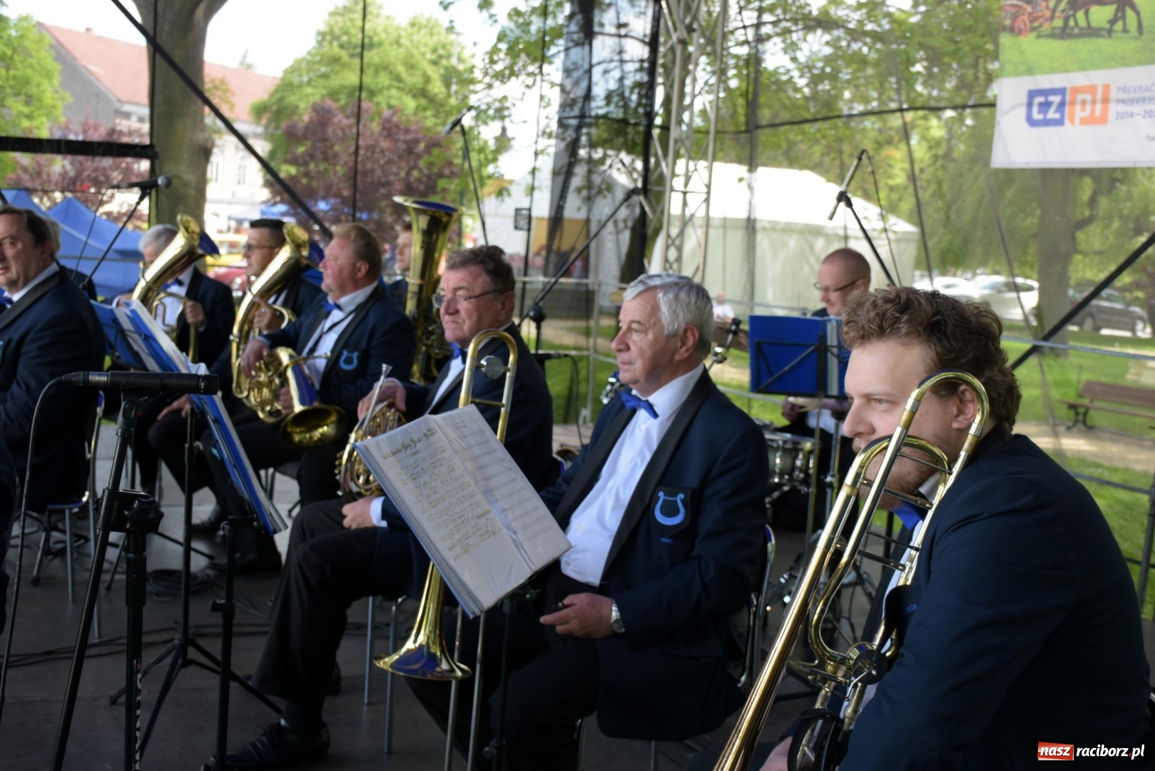 Zdjęcie w galerii na portalu naszraciborz.pl: Majówka pod zamkiem w Chałupkach [FOTO] wiadomości z regionu