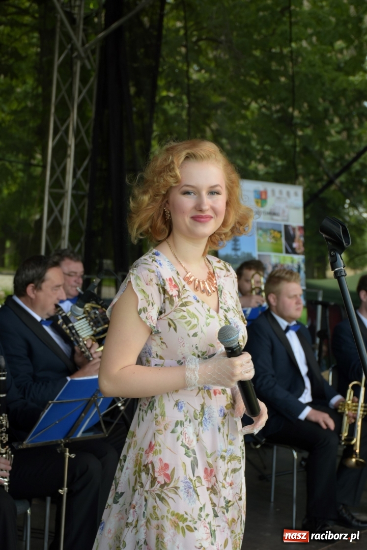 Zdjęcie w galerii na portalu naszraciborz.pl: Majówka pod zamkiem w Chałupkach [FOTO] wiadomości z regionu