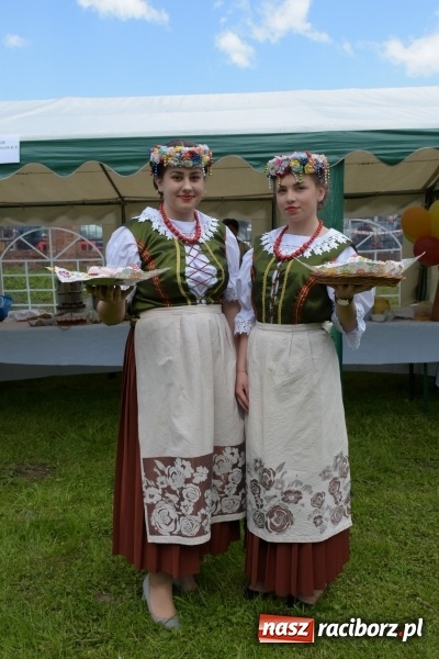 Zdjęcie w galerii na portalu naszraciborz.pl: Majówka pod zamkiem w Chałupkach [FOTO] wiadomości z regionu