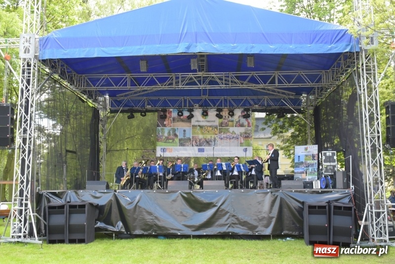 Zdjęcie w galerii na portalu naszraciborz.pl: Majówka pod zamkiem w Chałupkach [FOTO] wiadomości z regionu