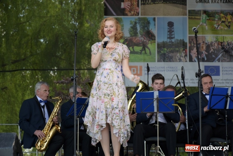 Zdjęcie w galerii na portalu naszraciborz.pl: Majówka pod zamkiem w Chałupkach [FOTO] wiadomości z regionu
