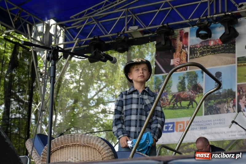 Zdjęcie w galerii na portalu naszraciborz.pl: Majówka pod zamkiem w Chałupkach [FOTO] wiadomości z regionu