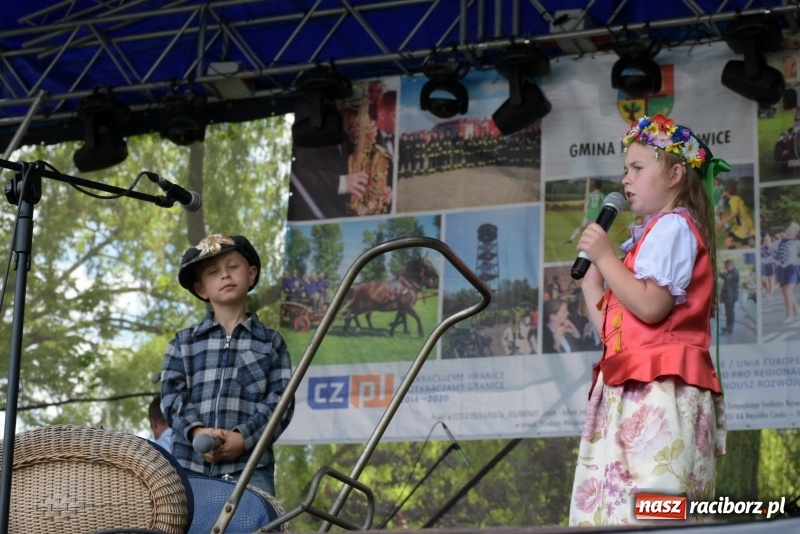 Zdjęcie w galerii na portalu naszraciborz.pl: Majówka pod zamkiem w Chałupkach [FOTO] wiadomości z regionu