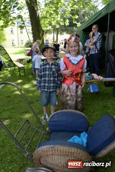 Zdjęcie w galerii na portalu naszraciborz.pl: Majówka pod zamkiem w Chałupkach [FOTO] wiadomości z regionu