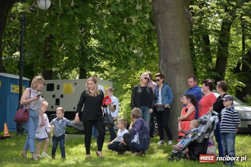 Zdjęcie w galerii na portalu naszraciborz.pl: Majówka pod zamkiem w Chałupkach [FOTO] wiadomości z regionu