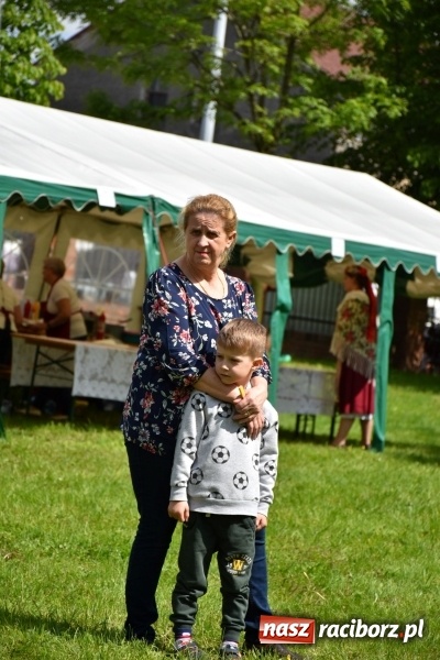 Zdjęcie w galerii na portalu naszraciborz.pl: Majówka pod zamkiem w Chałupkach [FOTO] wiadomości z regionu