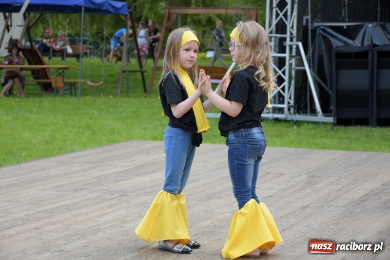 Zdjęcie w galerii na portalu naszraciborz.pl: Majówka pod zamkiem w Chałupkach [FOTO] wiadomości z regionu