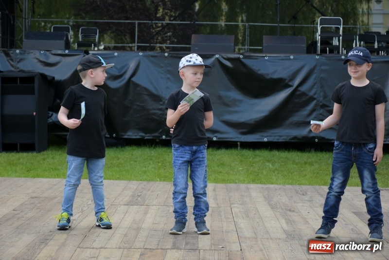 Zdjęcie w galerii na portalu naszraciborz.pl: Majówka pod zamkiem w Chałupkach [FOTO] wiadomości z regionu