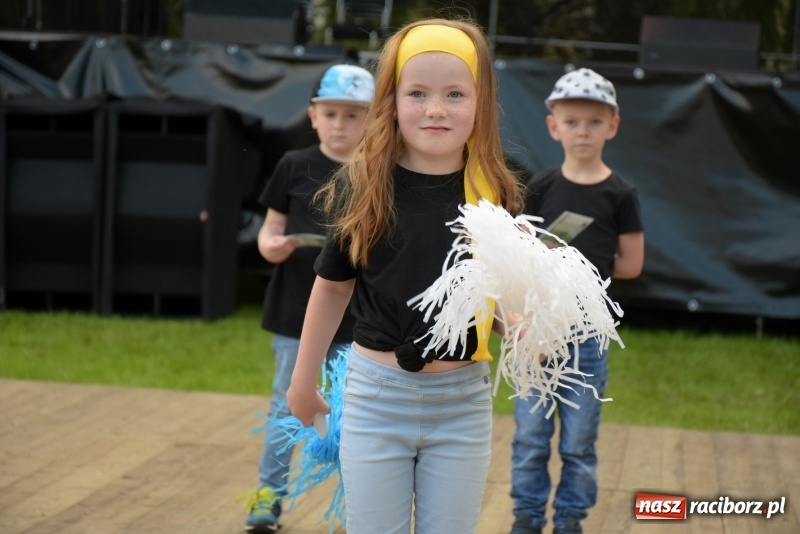 Zdjęcie w galerii na portalu naszraciborz.pl: Majówka pod zamkiem w Chałupkach [FOTO] wiadomości z regionu