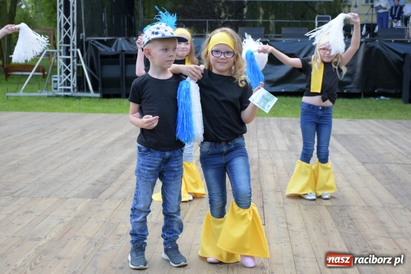 Zdjęcie w galerii na portalu naszraciborz.pl: Majówka pod zamkiem w Chałupkach [FOTO] wiadomości z regionu