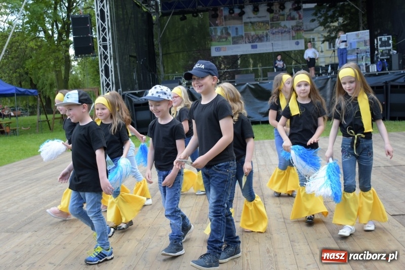 Zdjęcie w galerii na portalu naszraciborz.pl: Majówka pod zamkiem w Chałupkach [FOTO] wiadomości z regionu